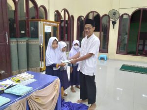 Pembagian Rapot Kelompok Tj Raja Barat 2